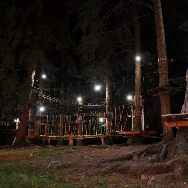 Gruppo di partecipanti al percorso notturno